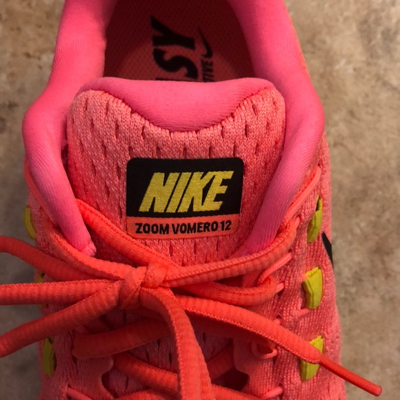 NWOB Women’s Nike Zoom Vomero 12 hot punch sz 8 - Picture 7 of 7